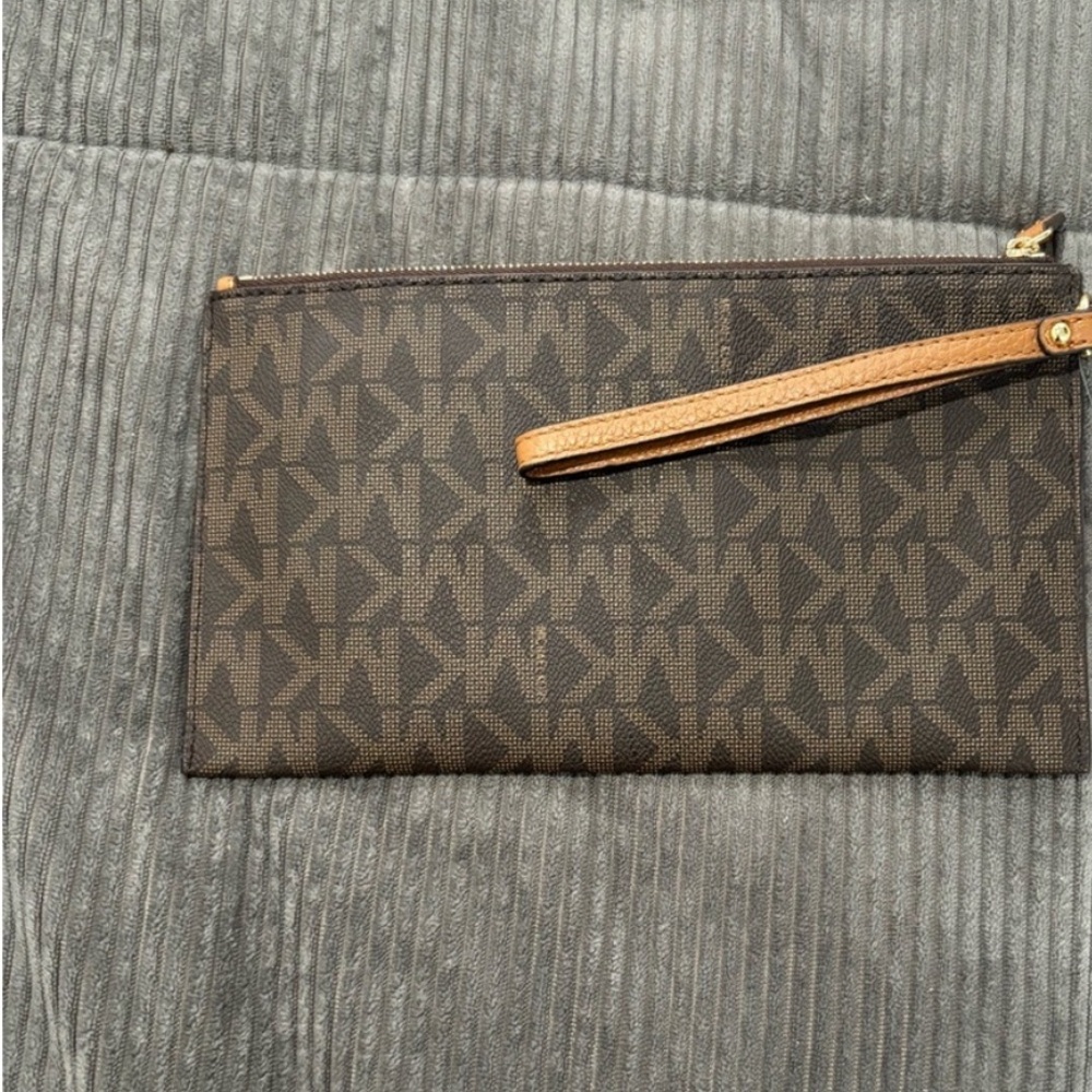 michael kors fulton large zip clutch
